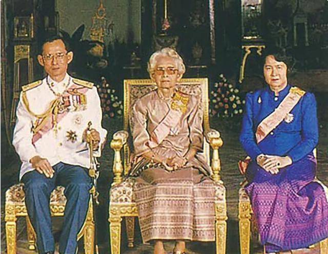 华裔美女嫁给泰国王子,婚后9年成了寡妇,生下两子都当过国王