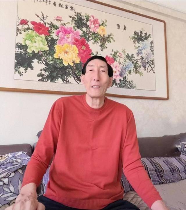 这样的生活,让鲍喜顺很没有盼头,他也很想回家,教练看着他确实不是这