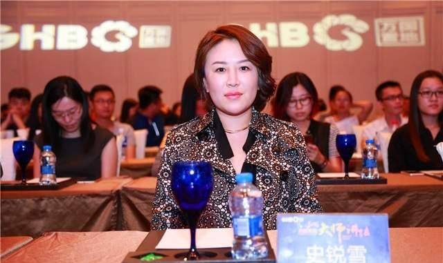 《财经郎眼》迎来了一位容貌出众的女嘉宾