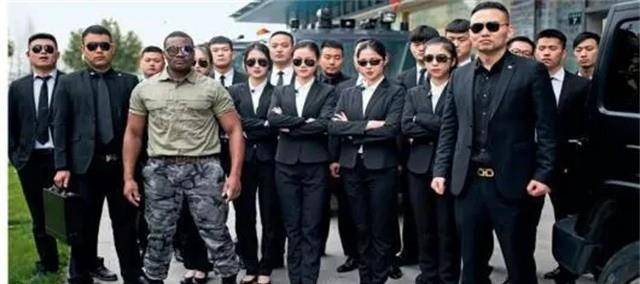 中国第一保镖李旭:曾贴身保护巴菲特,时薪28万