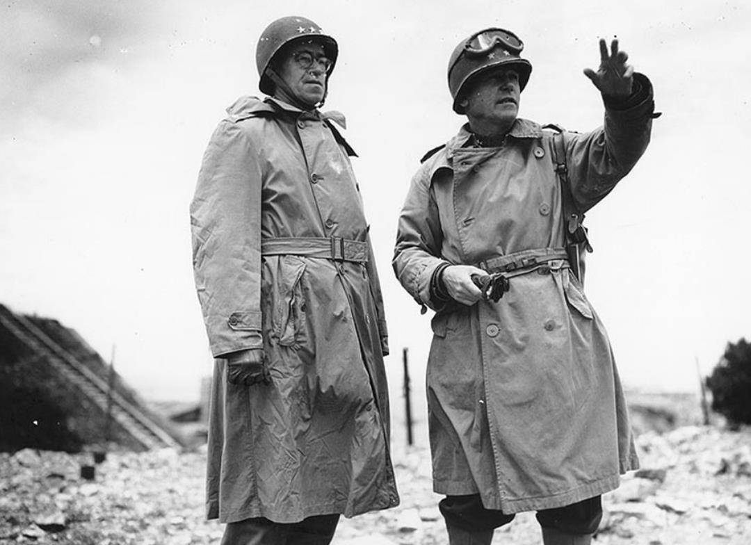 布莱德利将军在乘车返回总部的路上也被一处检查站的哨兵拦住,宪兵