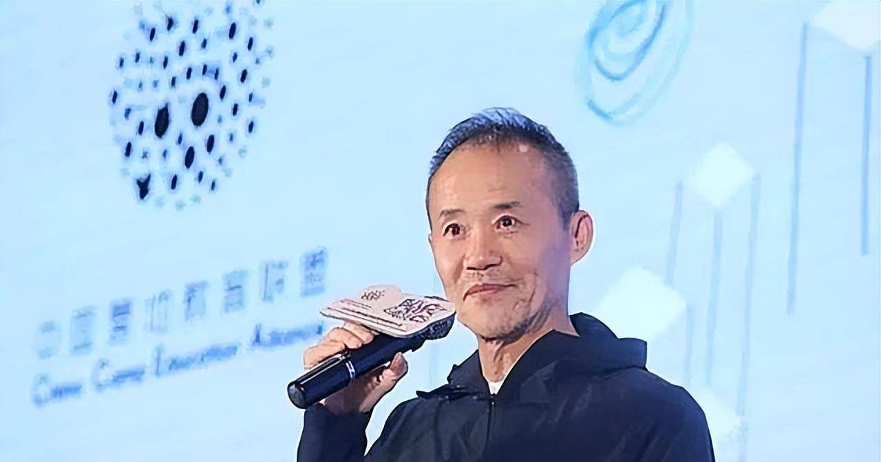 他放弃当中国首富,隐退后年领1200万退休金,娶小30岁的美女明星_王石