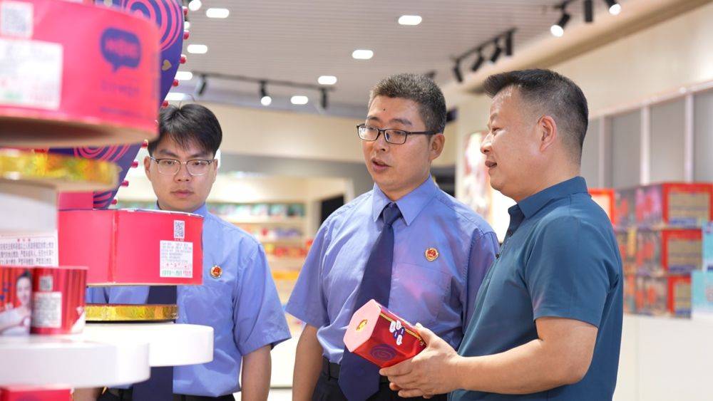 浏阳市人民检察院党组书记,检察长罗朝阳表示,浏阳检察人将继续坚持