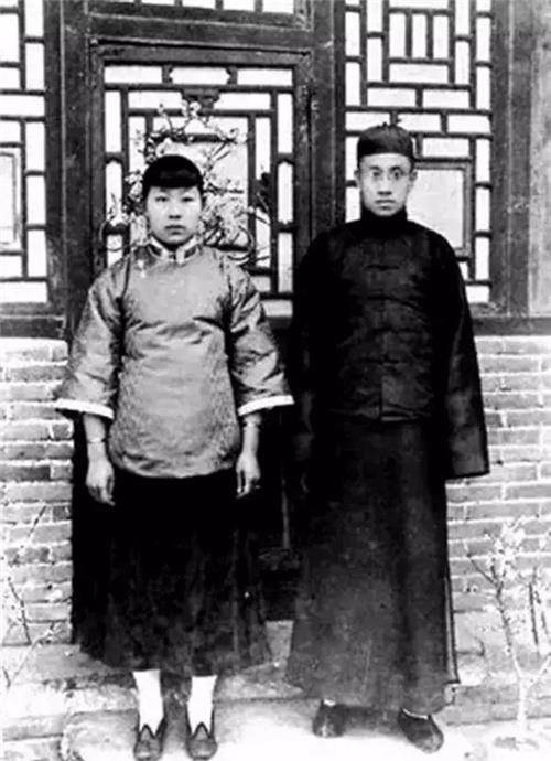 发妻陪他14年,续弦夫人陪他35年,95岁临终却说:唯发妻配做妻子