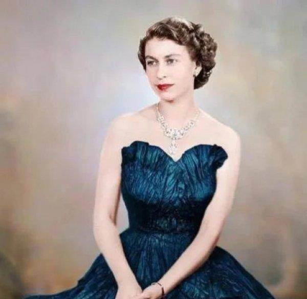 伊丽莎白二世天资聪颖,各门学科都非常的优秀.