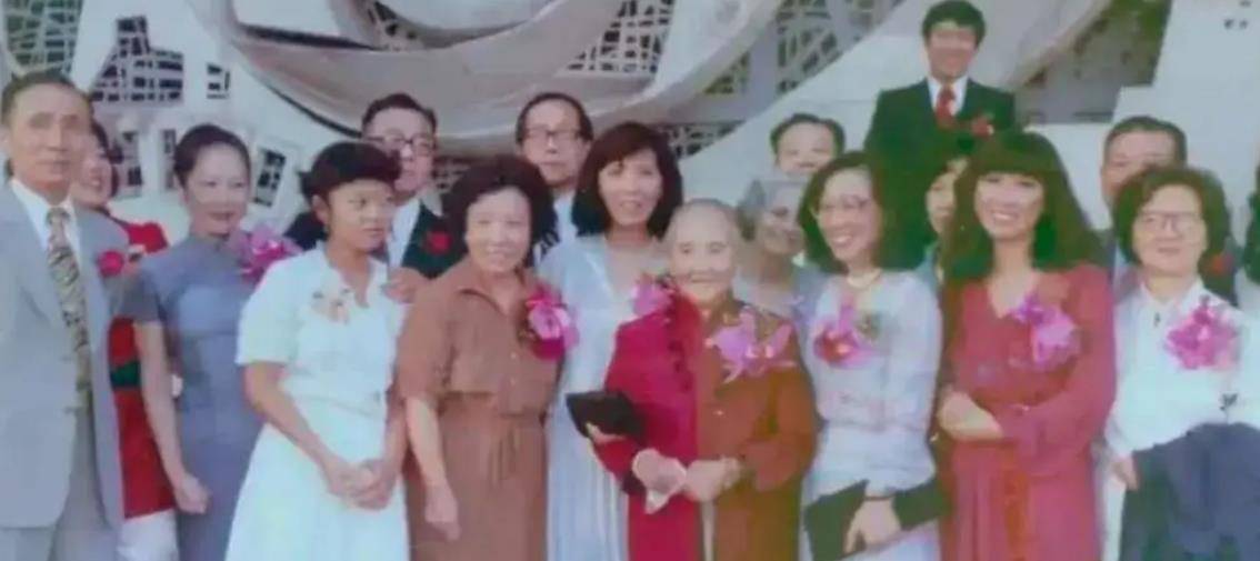 华人神探李昌钰母亲,19岁嫁富商,守寡54年,13个儿女全部成博士