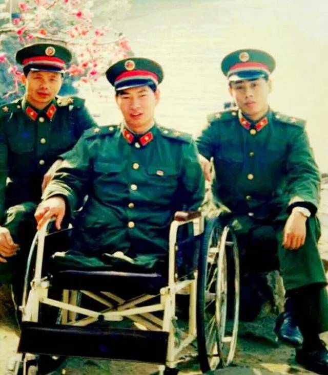 为救战友失去双腿和左手,内退后不靠组织,自己开公司撑起一个家