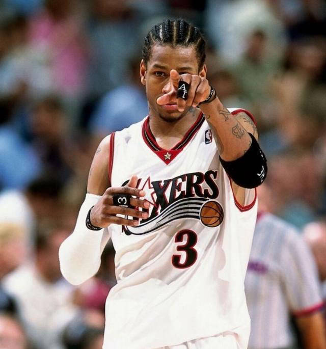 艾弗森:橄榄球巨星或篮球传奇?