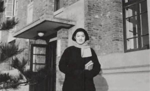 民国著名交际花,身怀六甲被爱人抛弃,却生下一赫赫有名女儿_谈雪卿