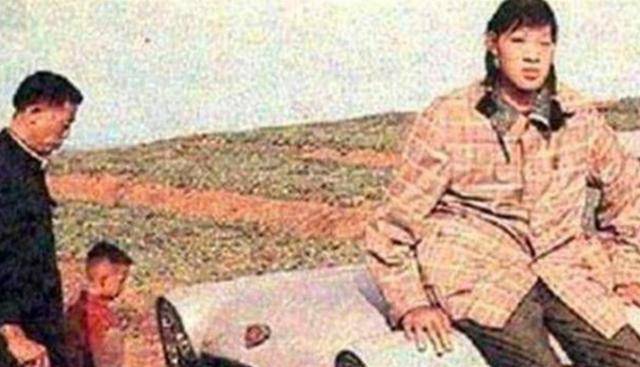 女巨人曾金莲:14岁身高超姚明,一顿吃2斤米饭,遗体至今未火化