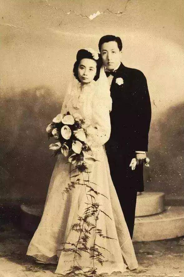 教书70年,裸捐3568万,如今她95岁,没谈过恋爱,结婚只是安慰人