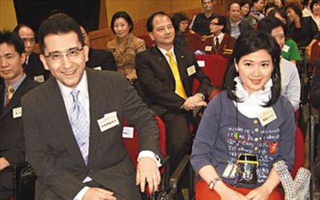 只不过,年岁渐长,在何婉琪的心中,何鸿章这个刻骨铭心的恋人,始终