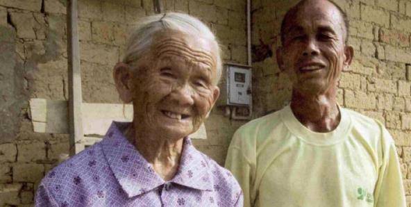 妇,被儿子记恨一生,这位百岁老人,用温柔感动世界_韦绍兰_郭柯_女儿