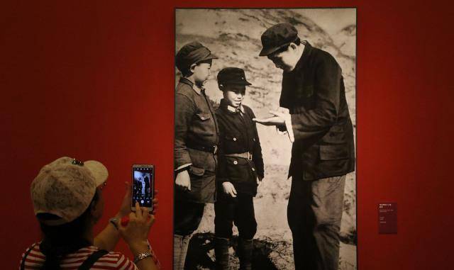 他是开国将军回乡寻父与赶驴车老汉闲聊时发现,面前竟是自己父亲