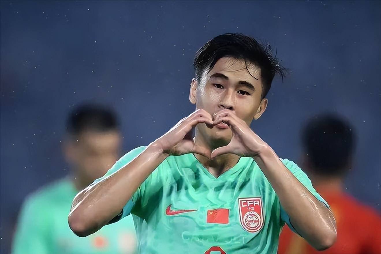 去天津考察申花球员 最后还是戴伟浚跟汪海建掉队了_比赛_国足_徐皓阳