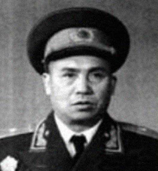 团长等职,解放战争时期,他来到了东北,历任解放军副师长,师长等职