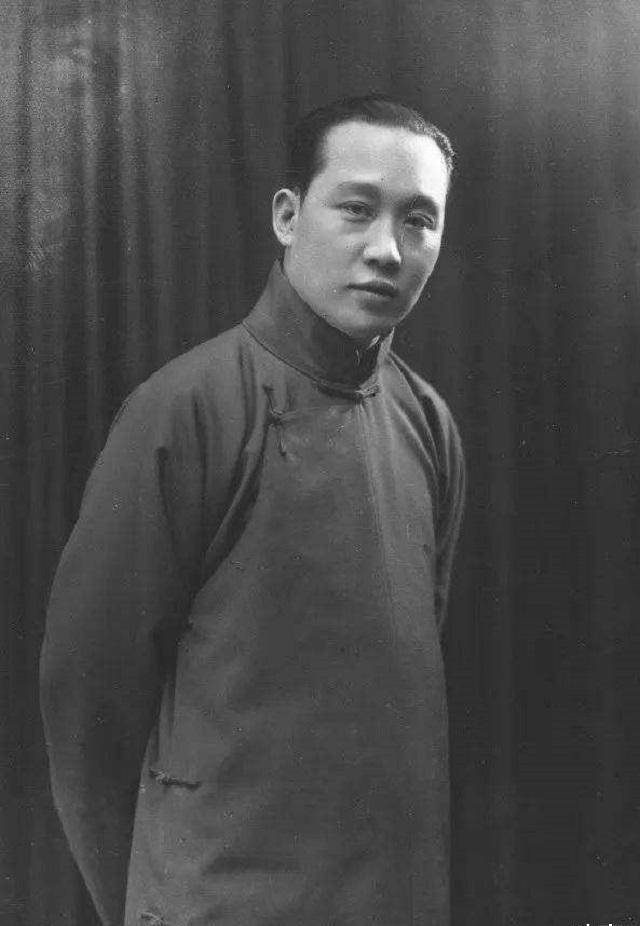 吴昌硕的三儿子吴东迈在和荀慧生寒暄的时候对他提出想将自己的两个