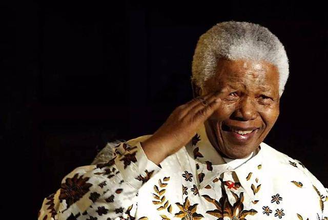 从巅峰彻底跌落,南非只用了短短10年,看看曼德拉究竟干了什么?
