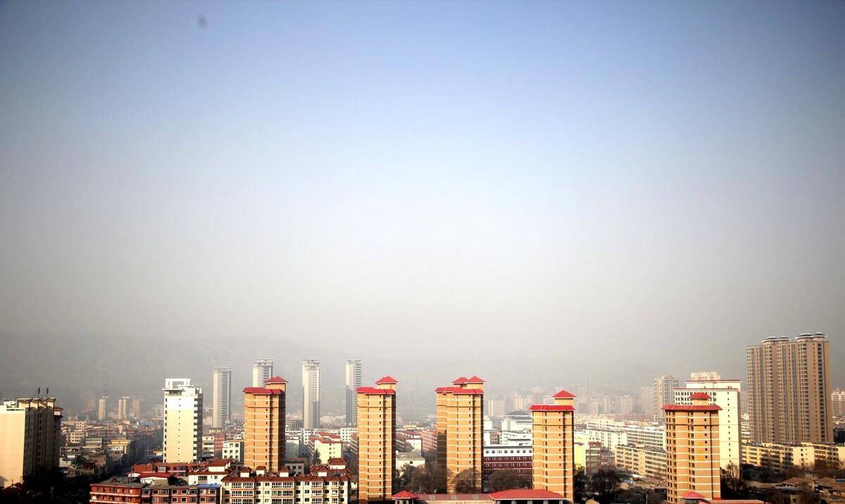 车队于半夜时分才到达临洮,急匆匆叫开了北关城门后,车辆载人直接扑向