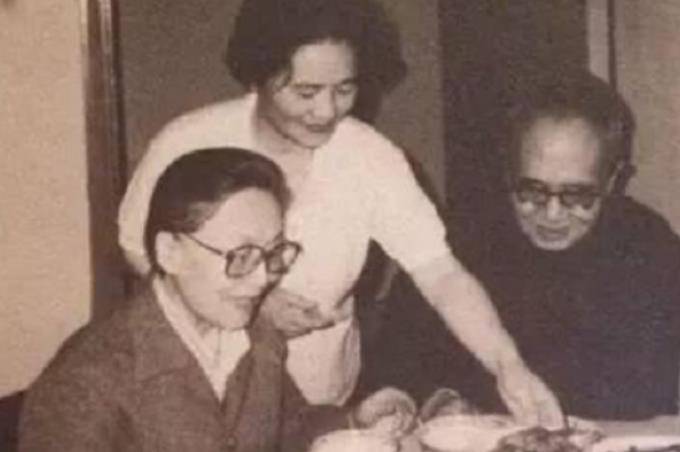 丈夫疯了23年,妻子瘫痪27年,他们却活成了人人羡慕的模样