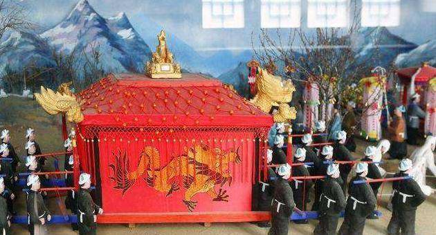 河南农夫盖房挖出血色红棺,嫌不利一把火烧了,专家:烧了5个亿_棺材