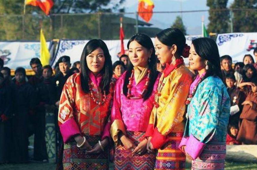 不丹最初实行的是一妻多夫制度,而且男方要到女方这里来,类似中国的