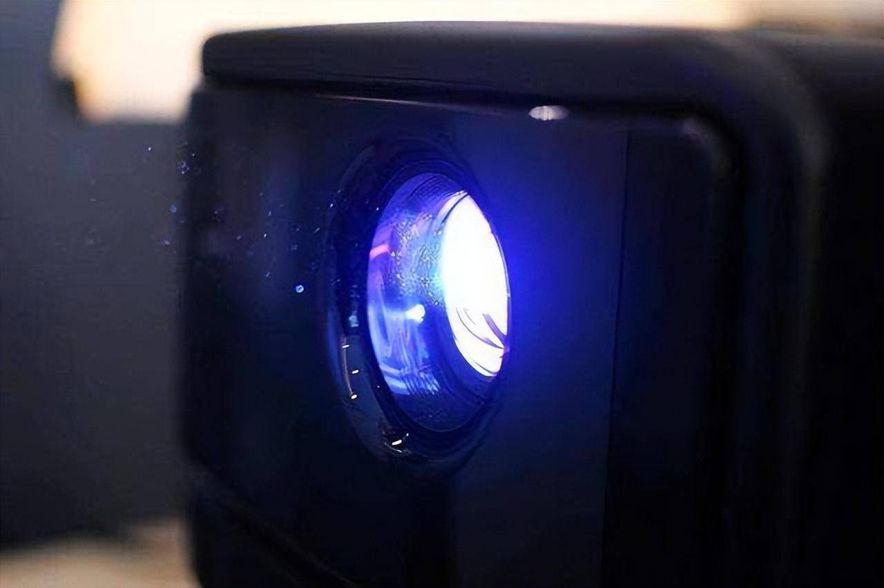 神奇的光影魔术师,当贝X5S激光投影仪,为你打造专属家庭影院