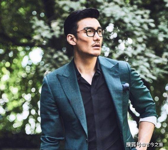 印堂的悬针纹原来是竖着的,有一个大竖纹,现在纹路消失不见了.