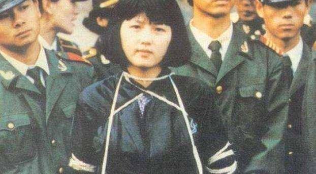 20岁少女,为骗子男友贩毒,为了救男友,自己被判死刑行