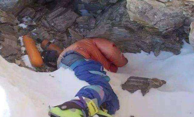 珠峰上的死尸中国图片