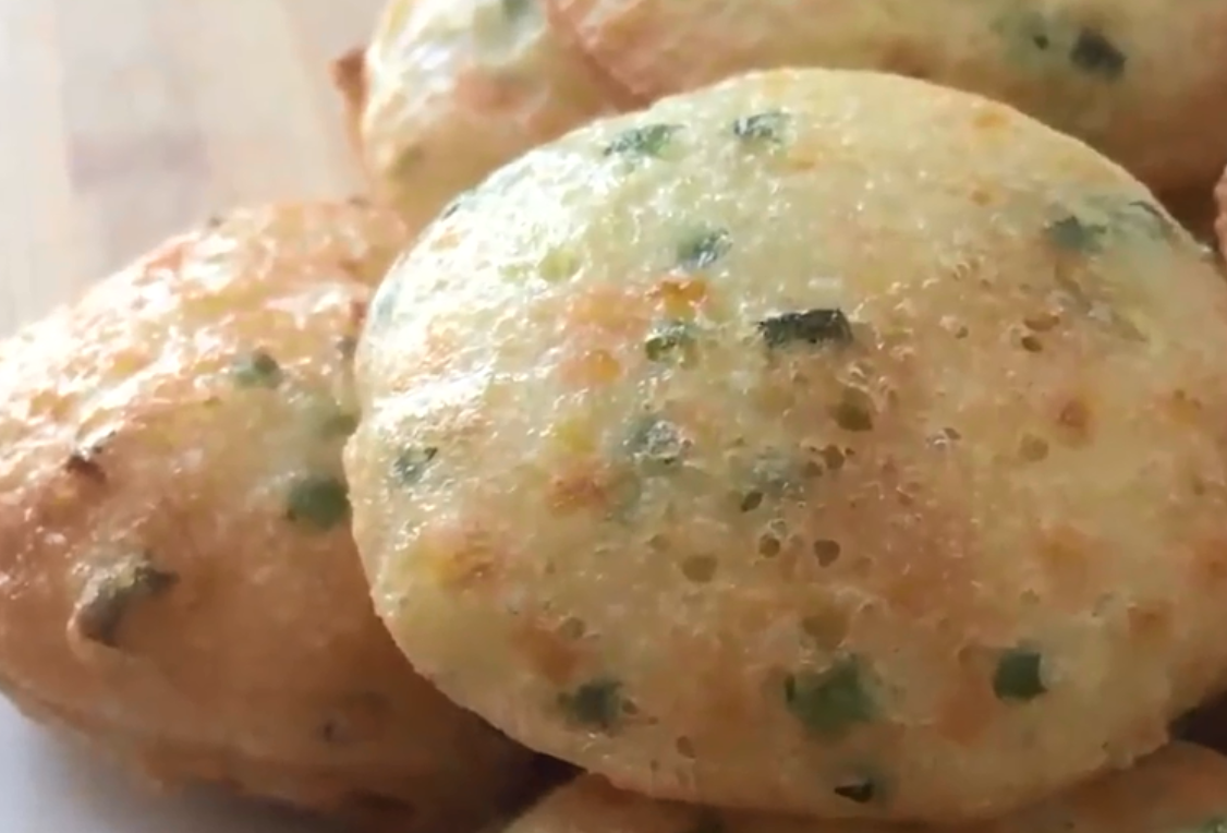 面食新吃法,不揉面不擀面,做法简单方便,内里宣软蓬松!