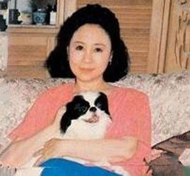 琼瑶数学考了20分,妹妹考了98分,母亲:你怎么就不能像你妹一样