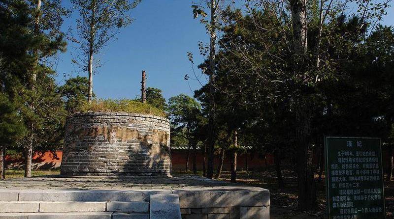 盗墓者喜欢从棺材小头凿盗洞,而非撬棺,为什么?过去木匠都懂的