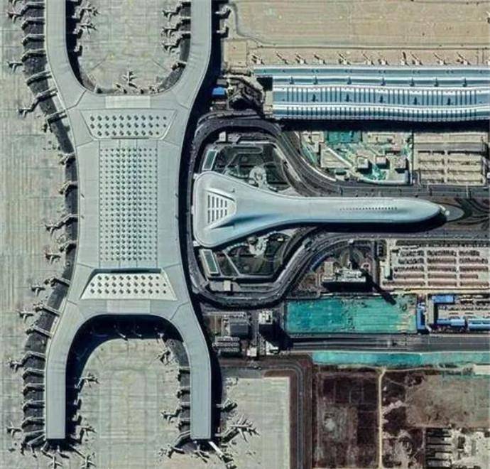 当新郑机场的空管人员在雷达屏幕上,看到ca1350航班的光标应答机上