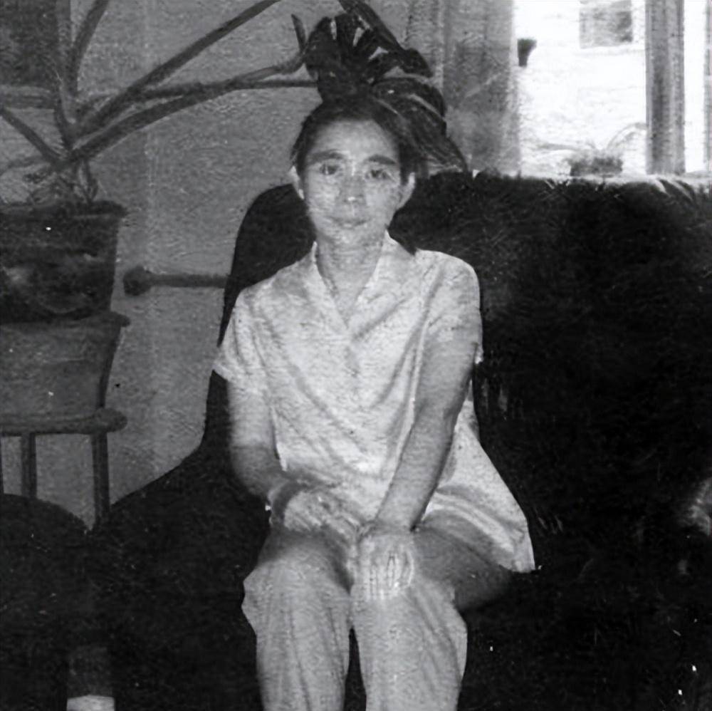 林豆豆现身丈夫葬礼,挽联和父亲有关,四野后代看完感动落泪