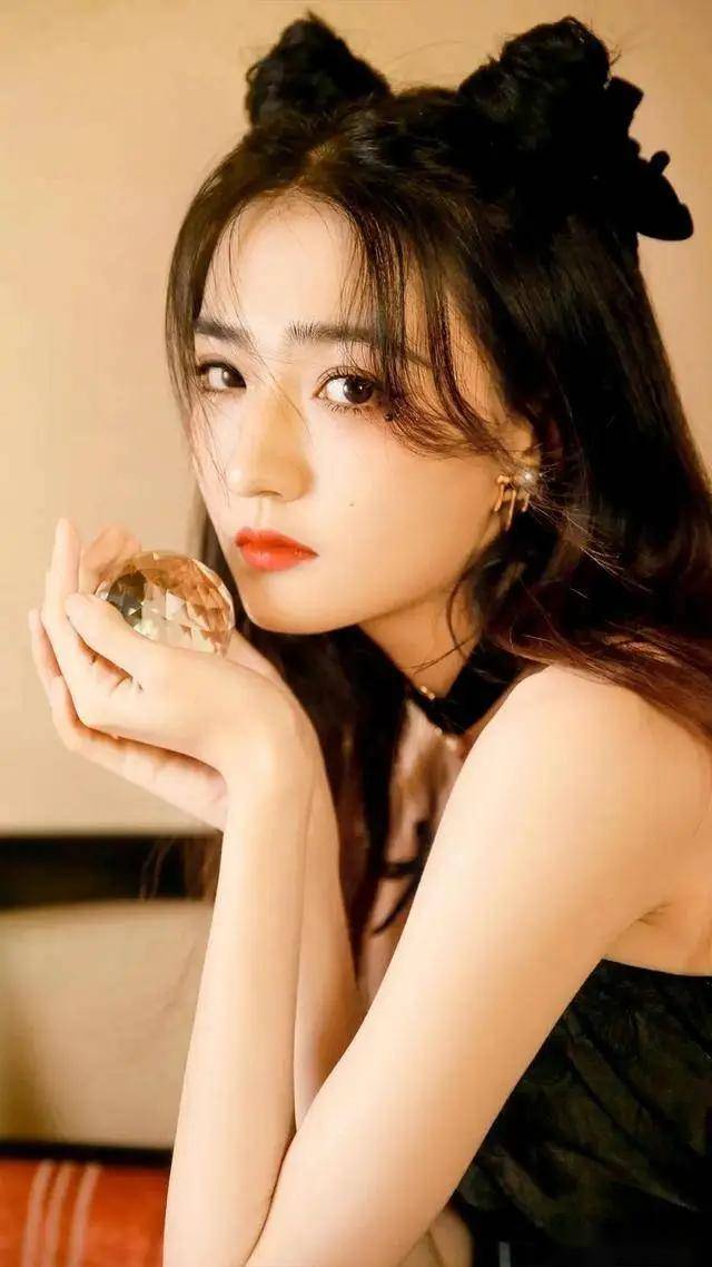 这谁顶得住!徐璐的绝美写真,女神的身材美得令人心动