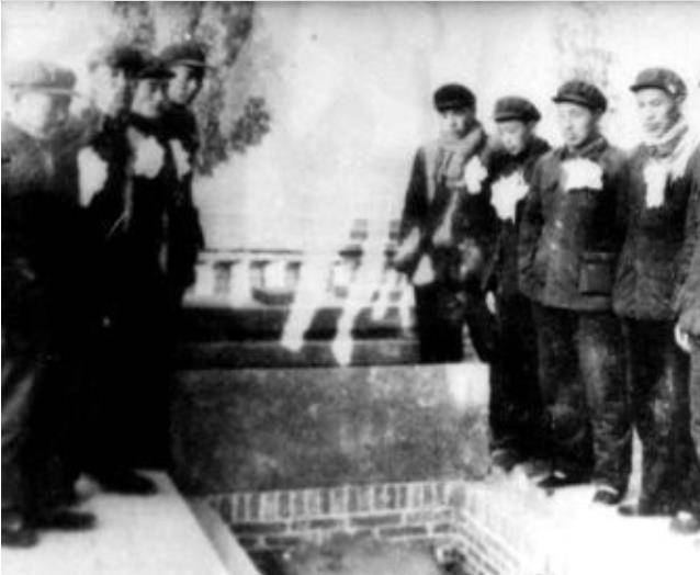 焦裕禄下葬时罕见老照片曝光:现场人山人海,众人挥泪送别