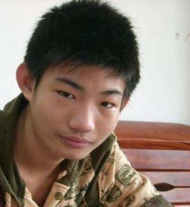 第一懒人杨锁:只想躺着不愿走路,饭菜要人喂,23岁饿死在家中