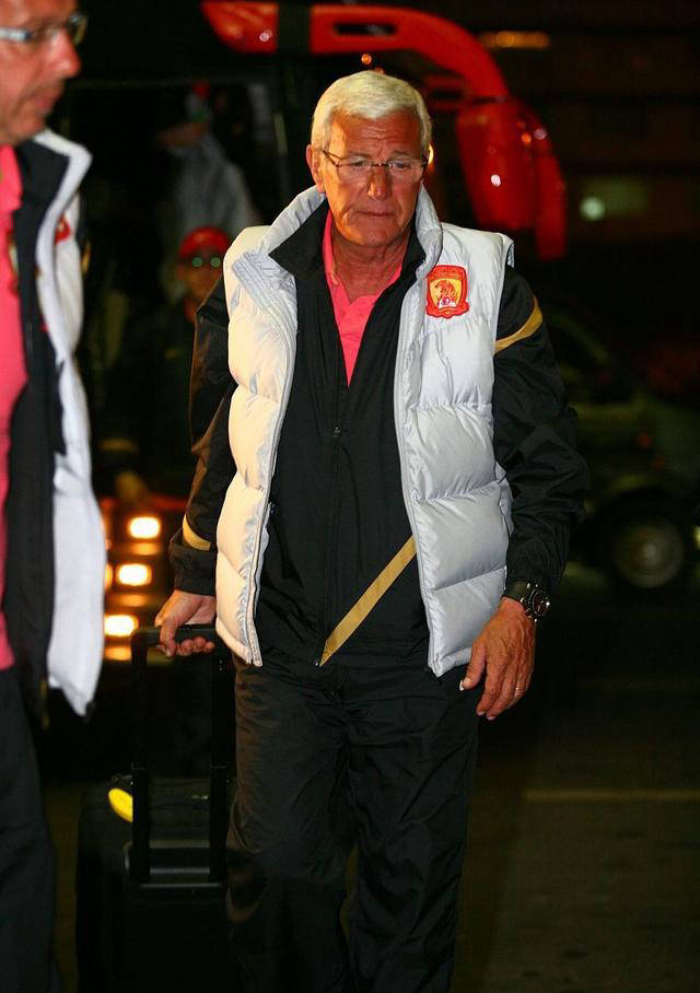 荣昊助力!拍摄30米远射挑战广州队门将,直播坦言里皮麾下国足强度