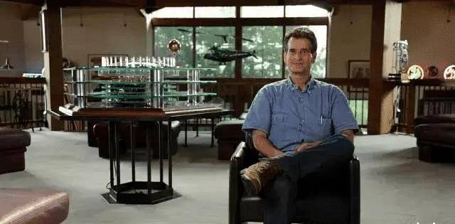 李嘉诚唯一的偶像:大二辍学拥有400多项发明,今70岁身家35亿_迪恩