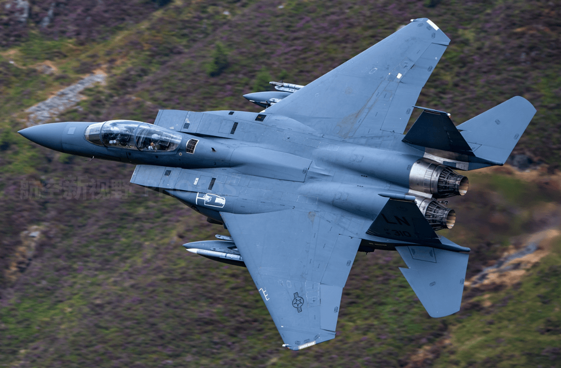 炸弹卡车,歼16战机满挂模式,第一次亮相,到底有多强悍?