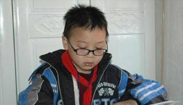 爸爸患白血病,江西10岁男孩拾荒挣医药费,2个月捡700多斤废品