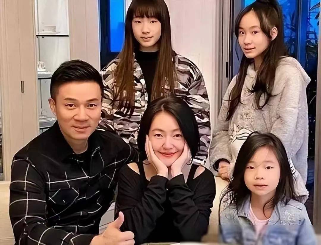 小s怂恿姐姐离婚,自己却忍辱负重,如今大s频繁流产显老态