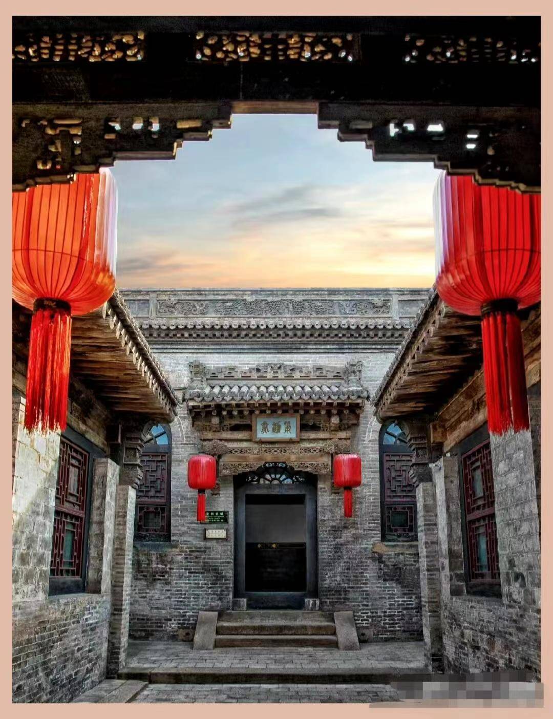 早餐后,我们将前往乔家大院,了解晋商文化的辉煌与传奇.