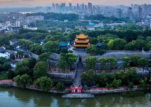 有家长建议将《岳阳楼记》移出课本,只因文中提到一个人,合理吗