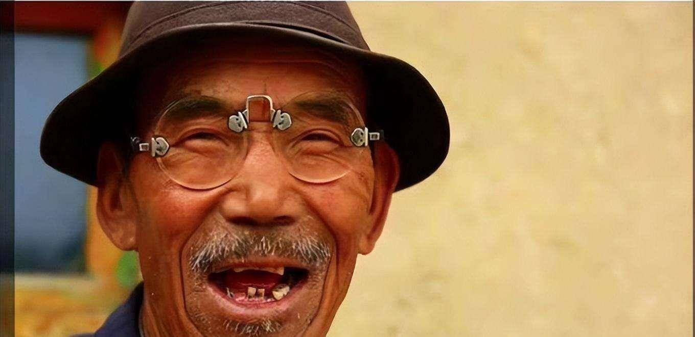 这位已经75岁的老人叫尚成苍,他的孙女叫尚领兄,他溺称她为丫头.