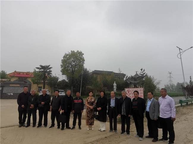 传统文化爱好践行者程永发一行赴伍明镇龙恩寺参加民俗非遗文化活动