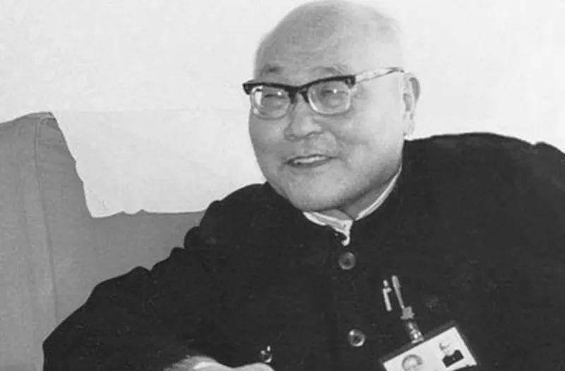 应德田进入东北军后很快就赢得张将军信任,而且他留过洋,是高学历人才