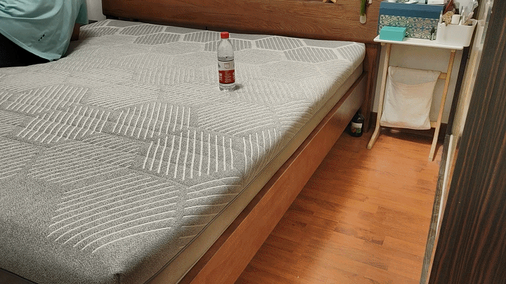 上小米有品换张8H黑金刚大口径护脊床垫，拯救受损老腰