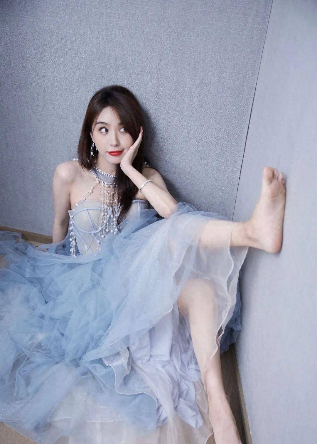 成为自己心目中的女神,美丽和自信同等重要_李菲儿_魅力_修养